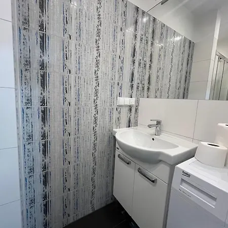 Luca Z Balkonem Апартаменты Олесница